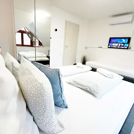 Dora Holiday House Apartment
