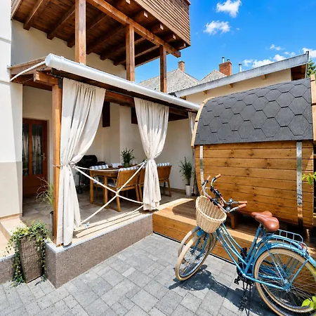 Dora House & -sauna & Relax By The Apartman