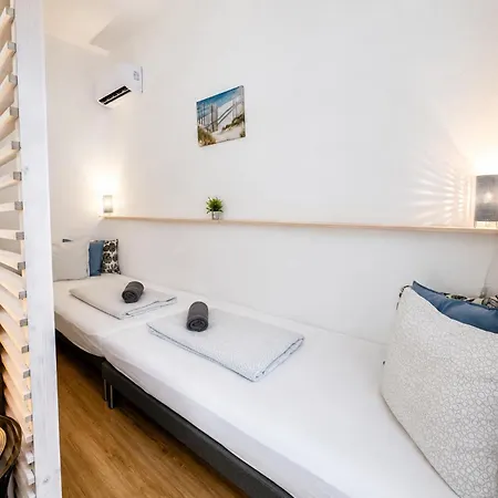 Dora House & -sauna & Relax By The Apartman Keszthely