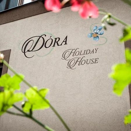 Dora House & Daire *